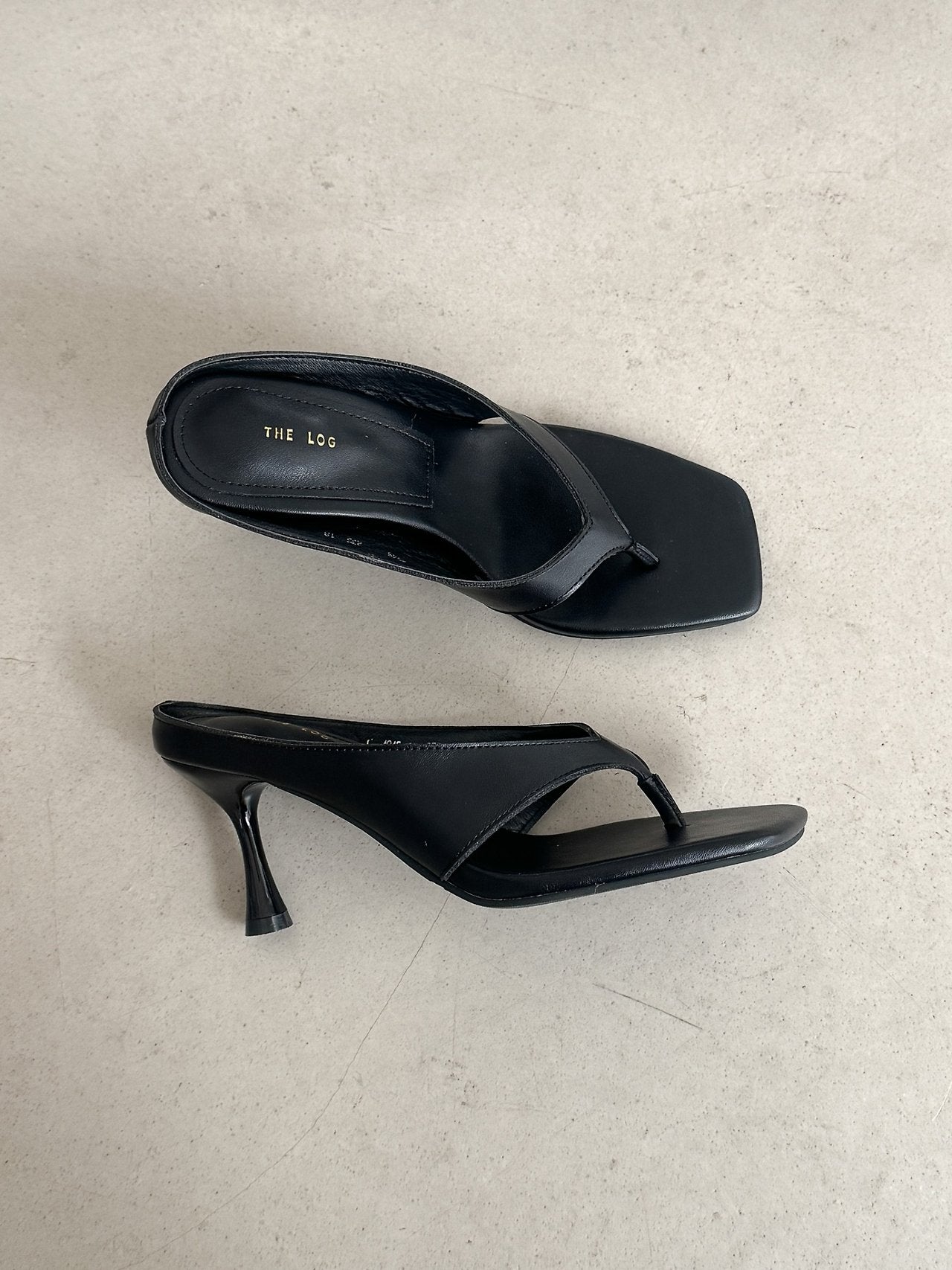 Simple Square Line Hill Mule