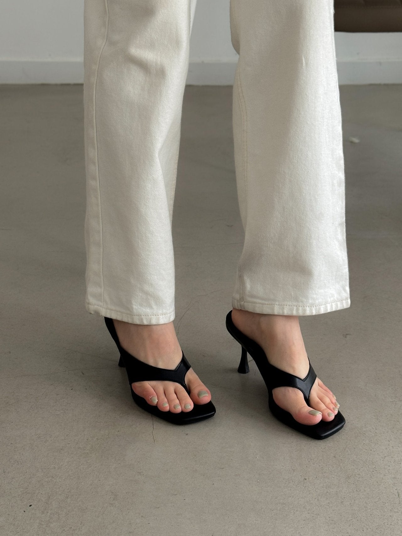 Simple Square Line Hill Mule