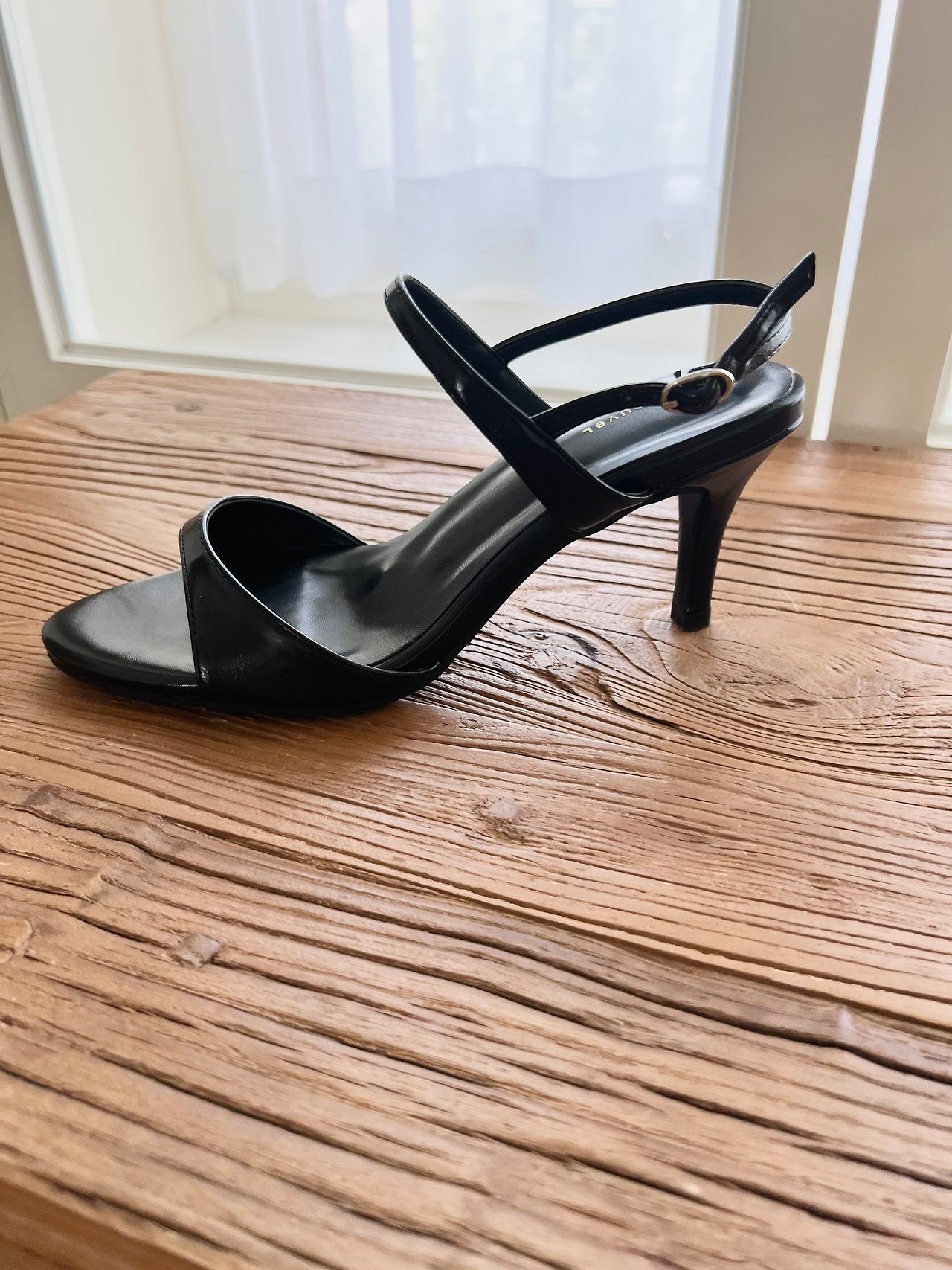 Simple 7 cm Strap Sandals