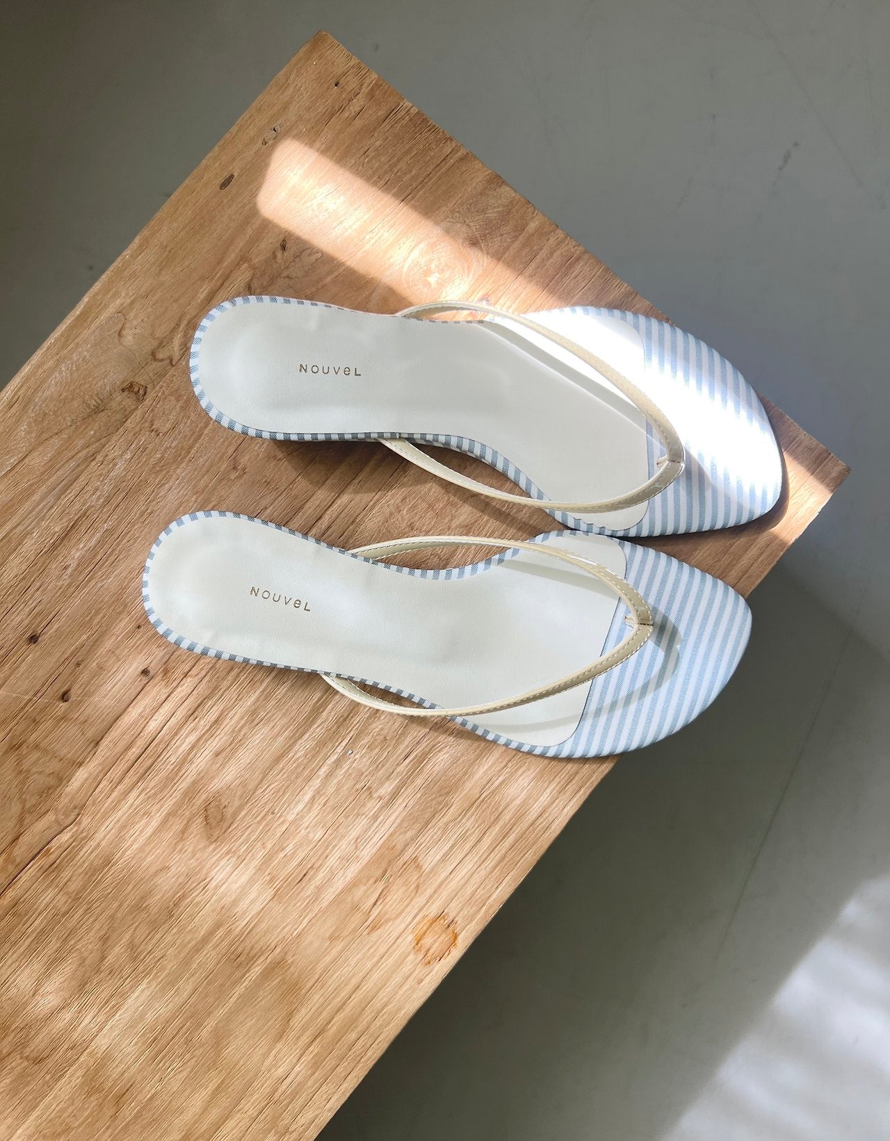 Stripe wedge slippers