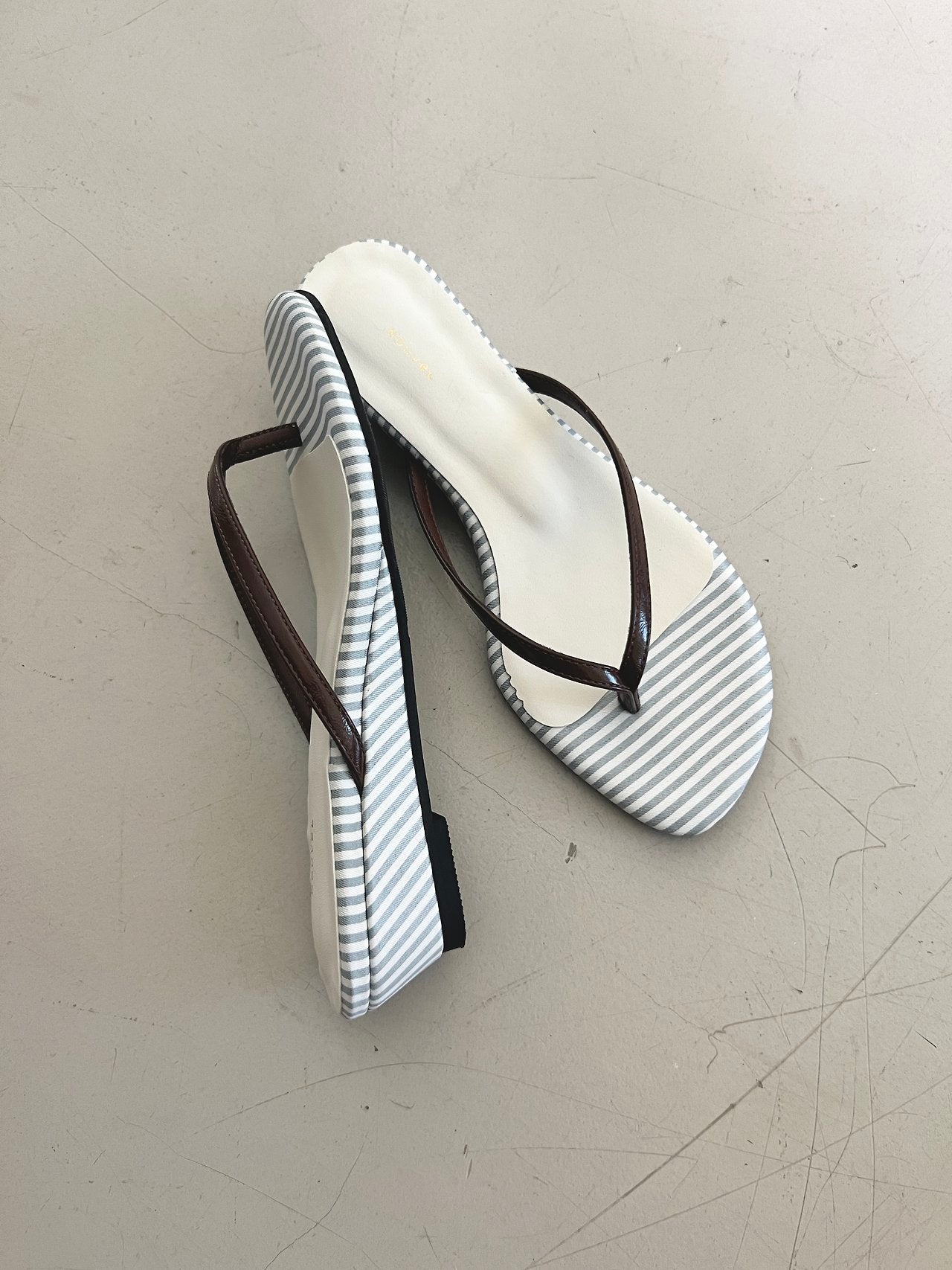 Stripe wedge slippers