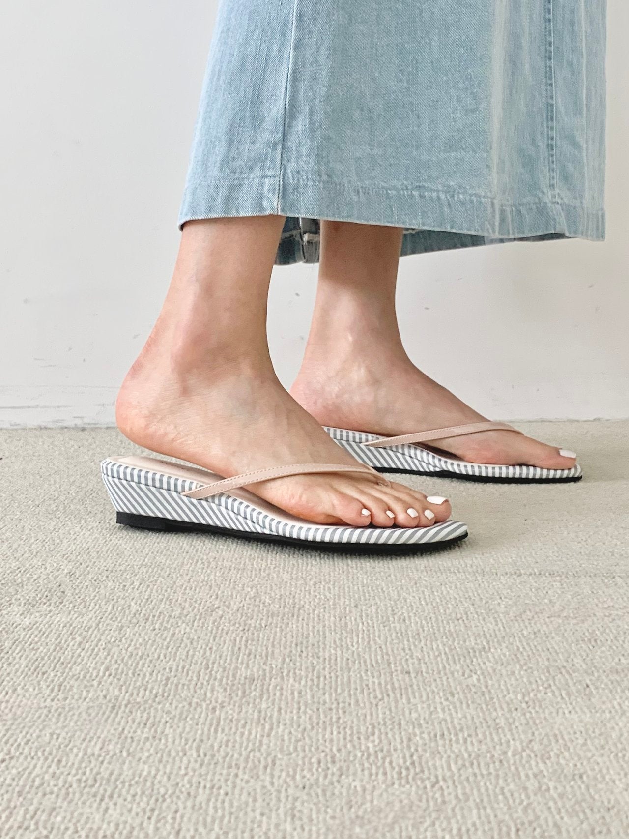 Stripe wedge slippers