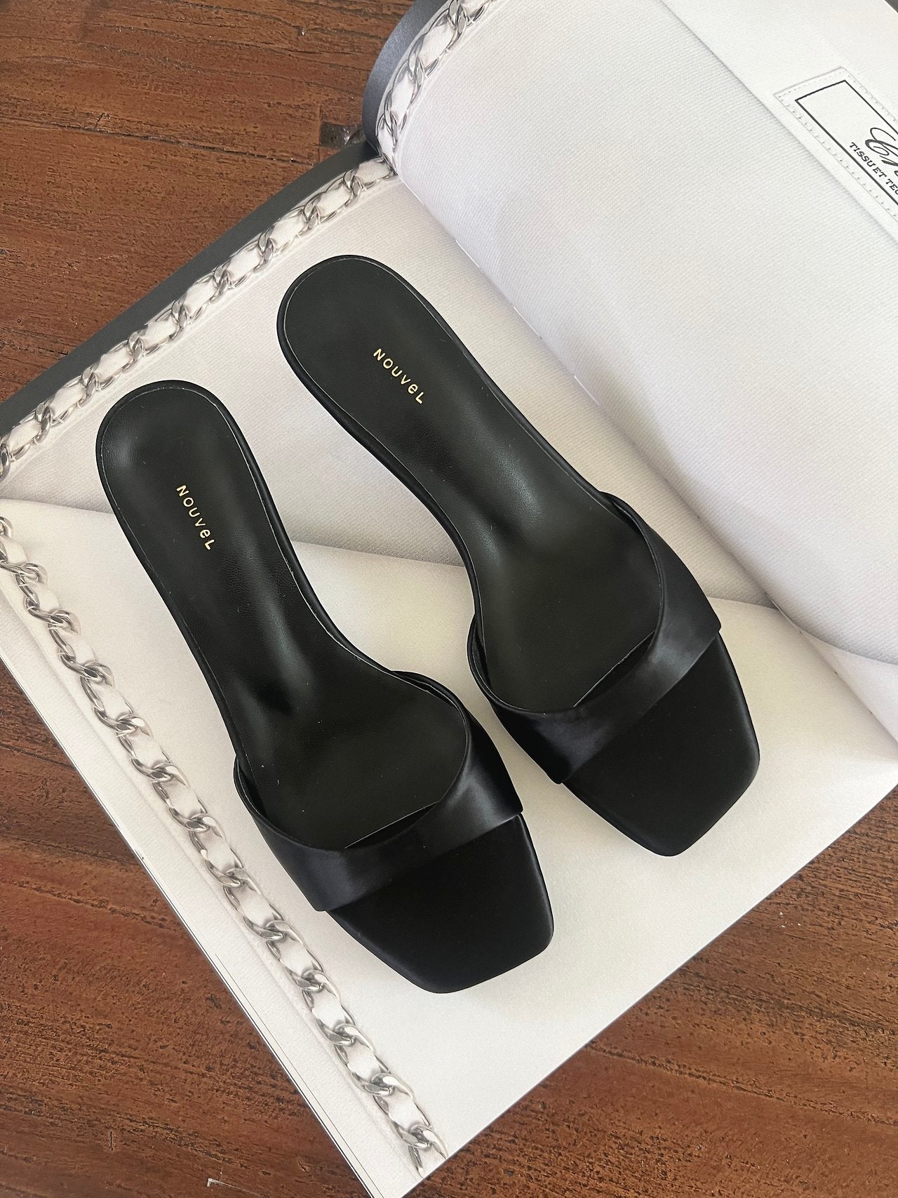 Satin 3-meter middle heel mule