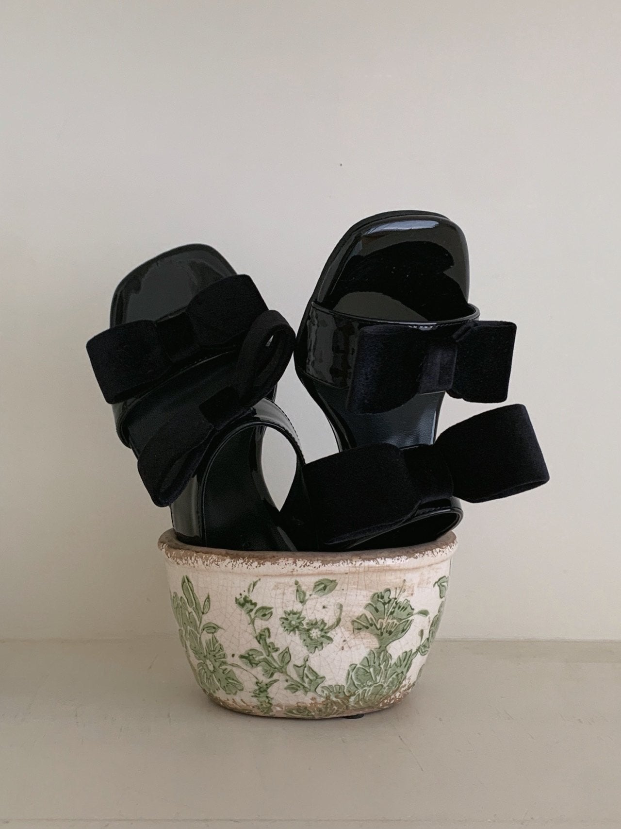 Noir Velvet Ribbon Mule