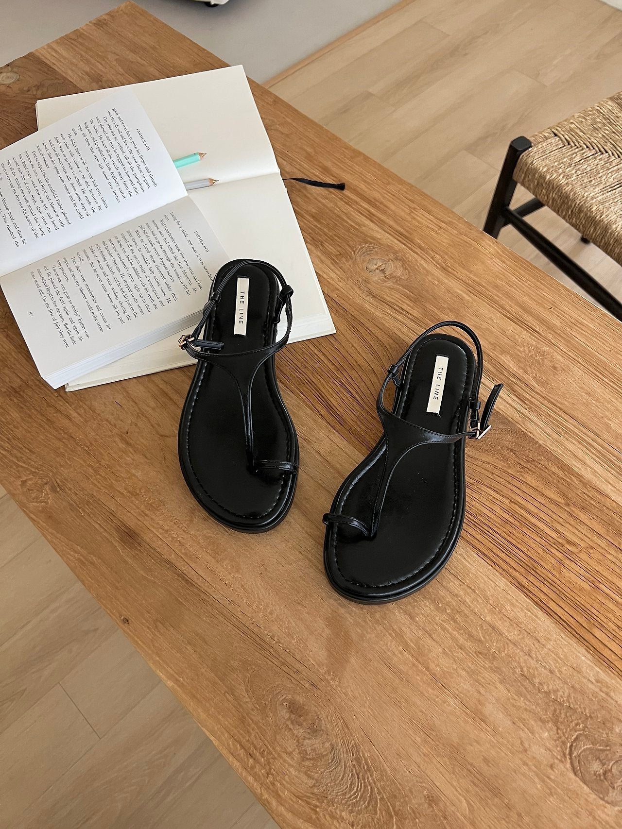 Mini Tongue Thumbs Sandals