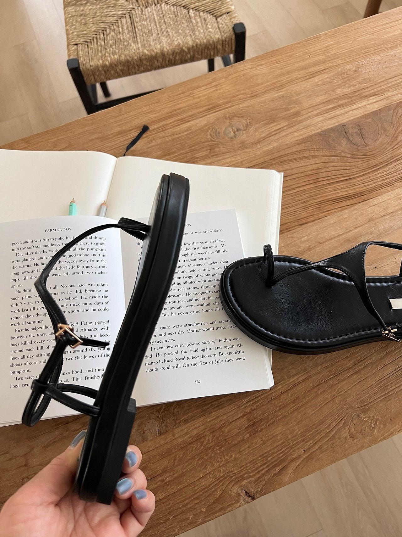 Mini Tongue Thumbs Sandals