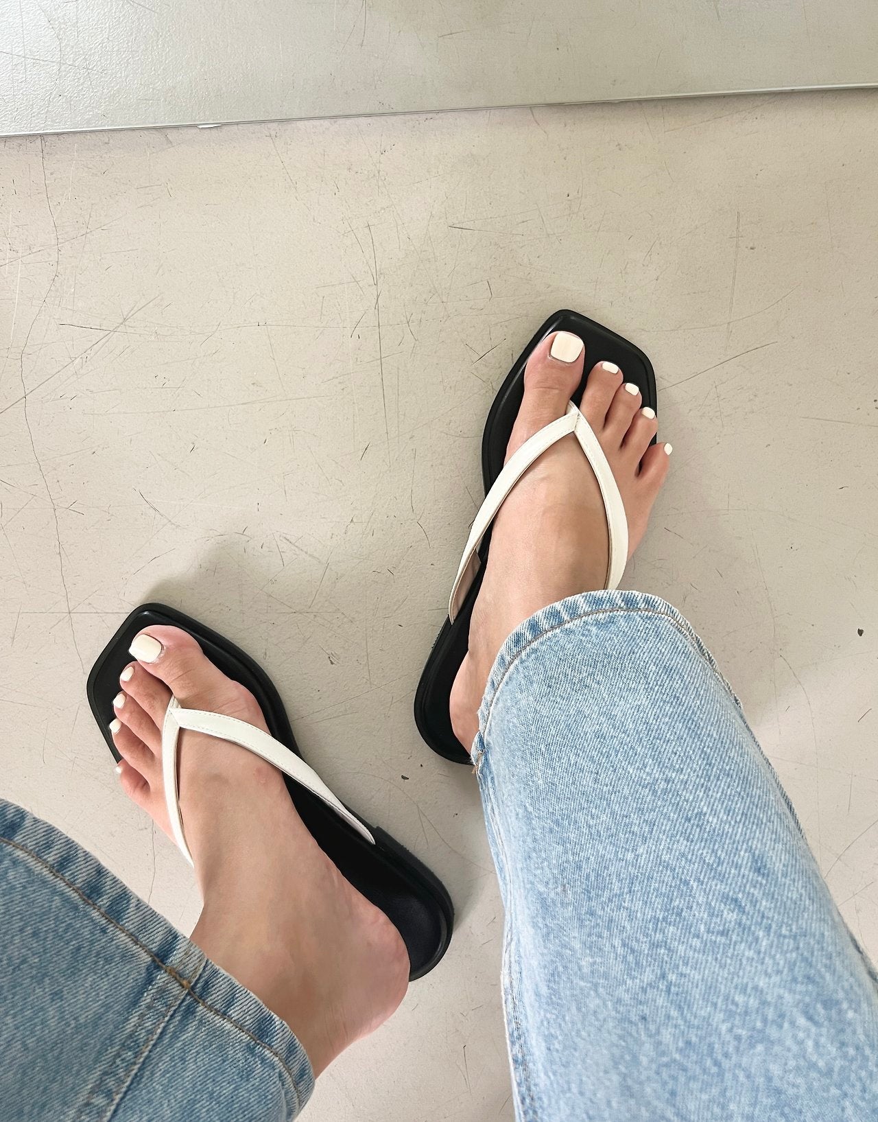 Colored flip-flops