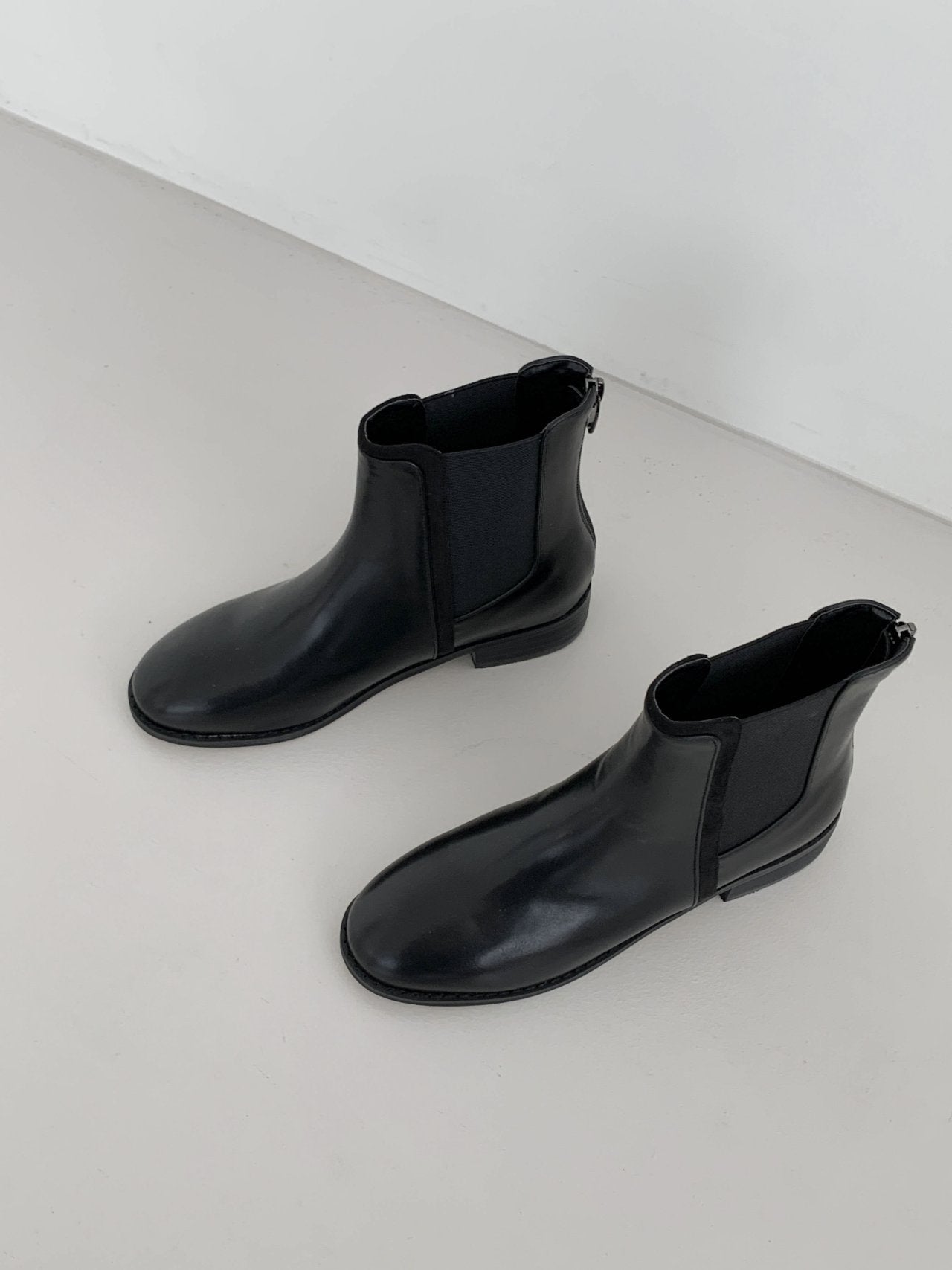 Black banding chelsea ankle boots