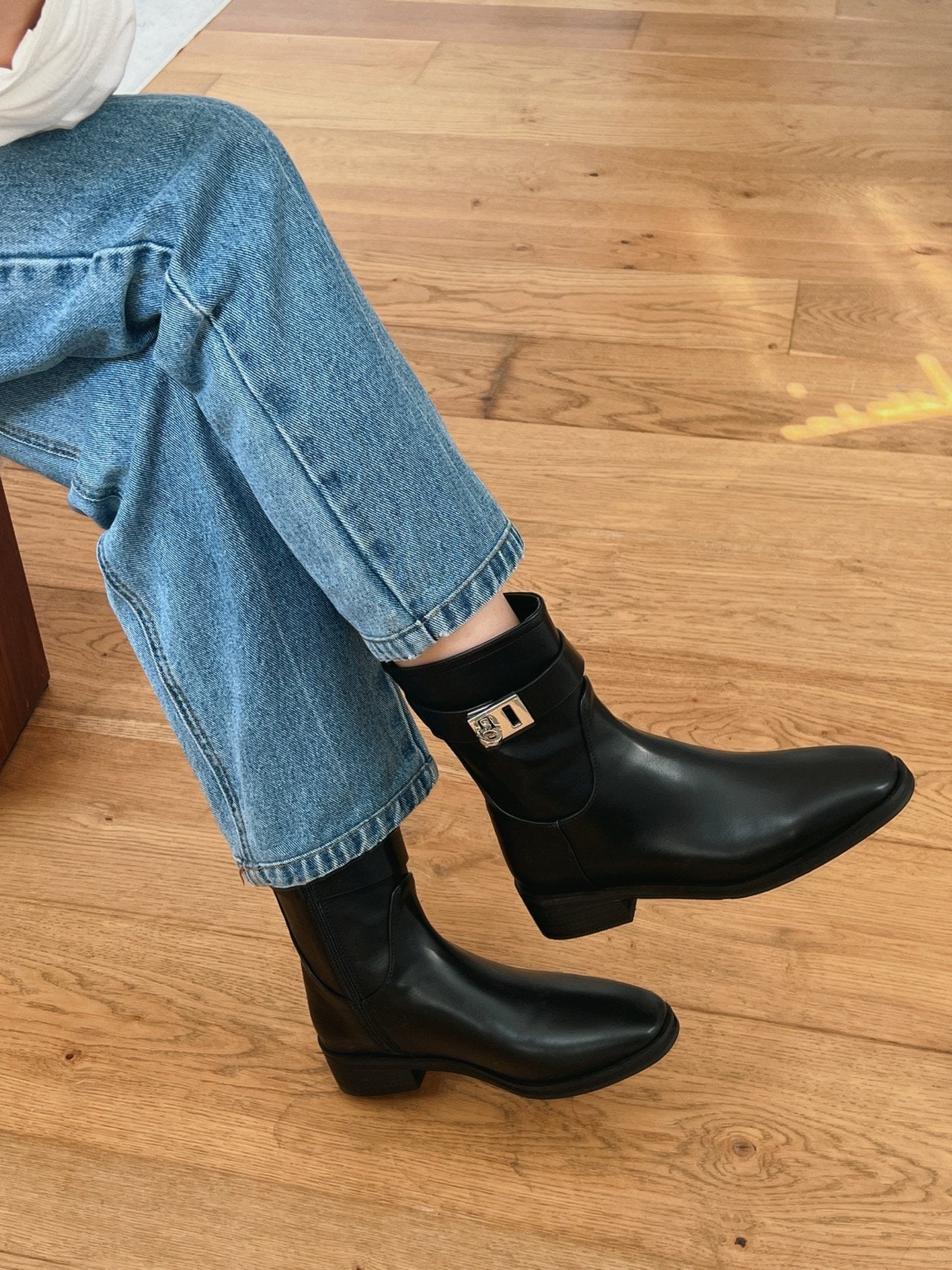 Rectangle Belt Ankle Boots