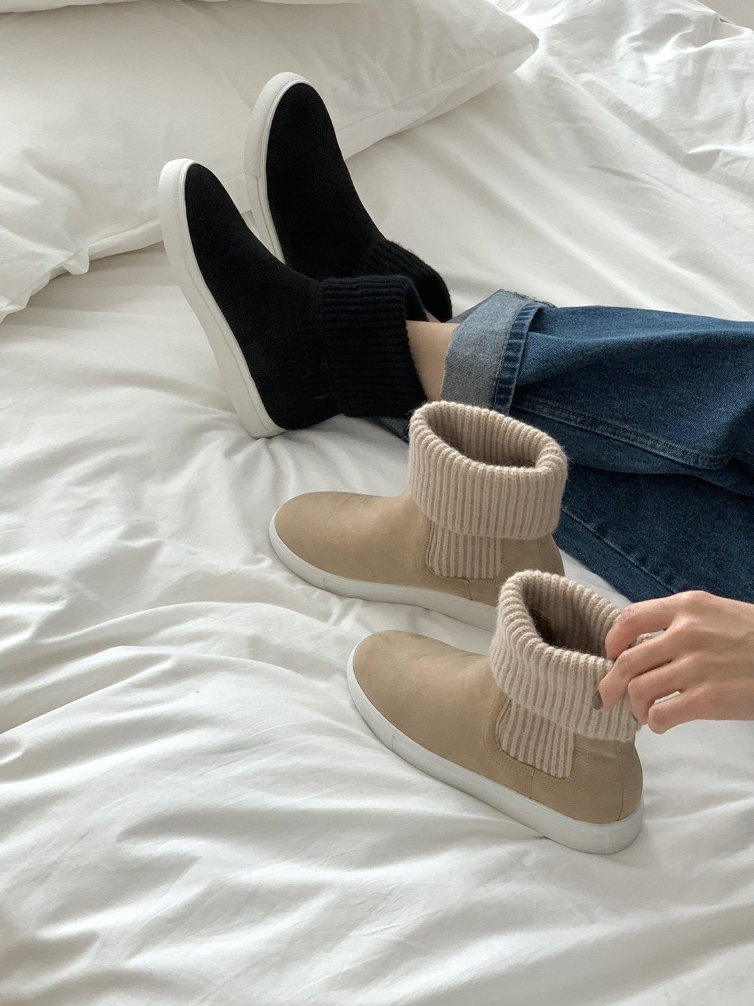 Knit banding suede ankle boots