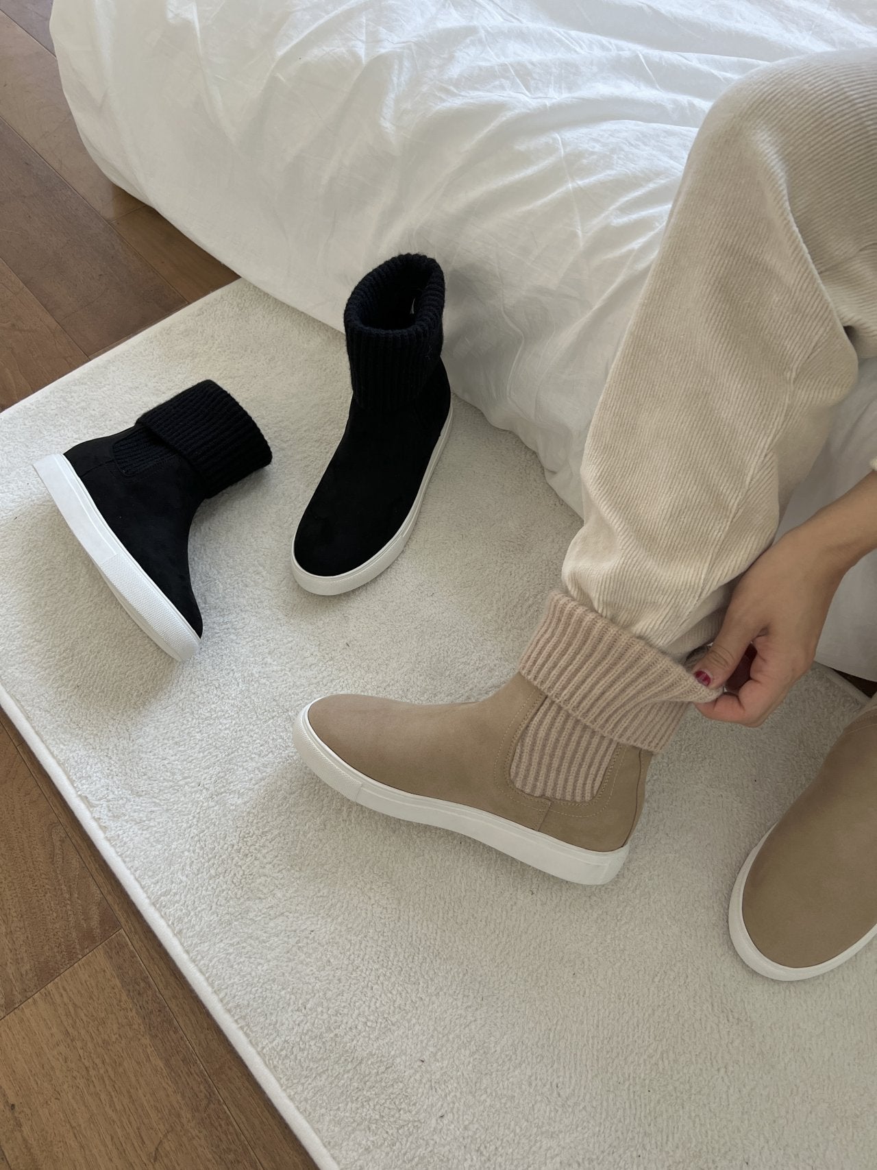 Knit banding suede ankle boots