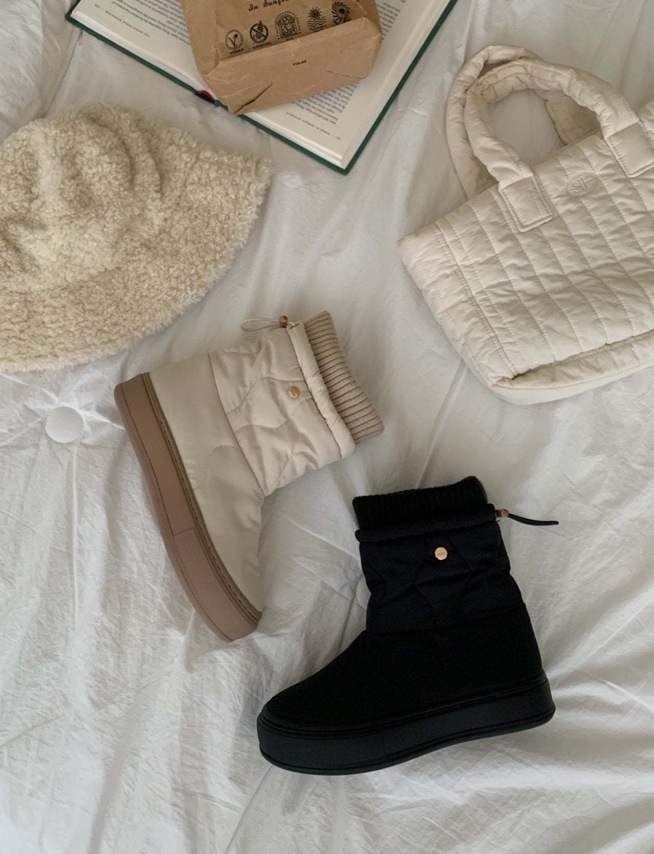 Gold logo knit ribbed padded boots