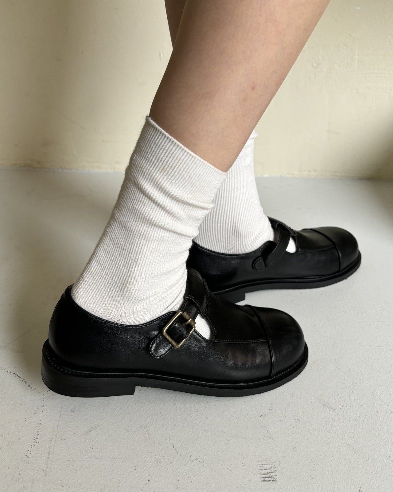 Round belted vintage loafers