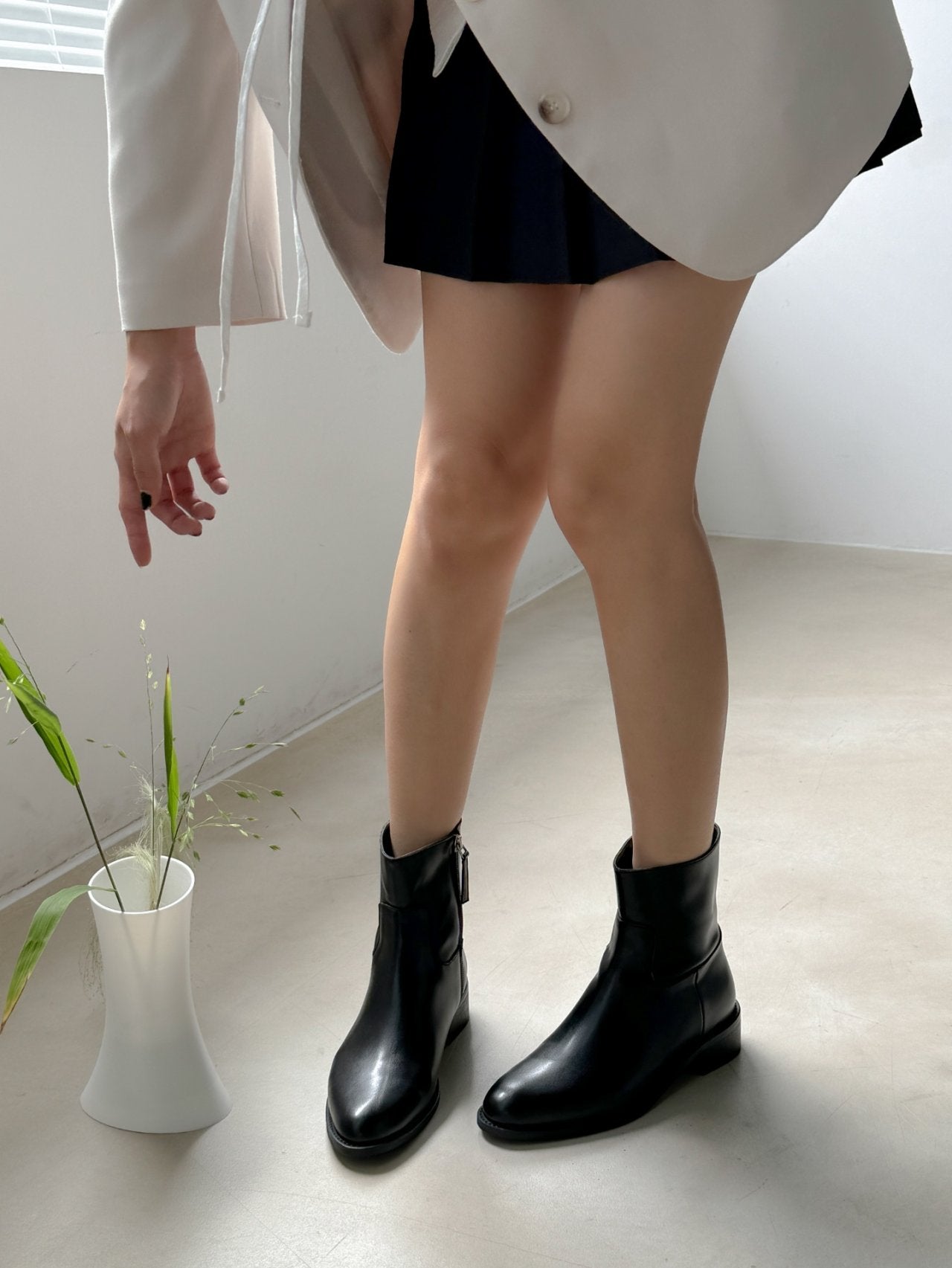 Slim Shaped Simple Ankle Boots