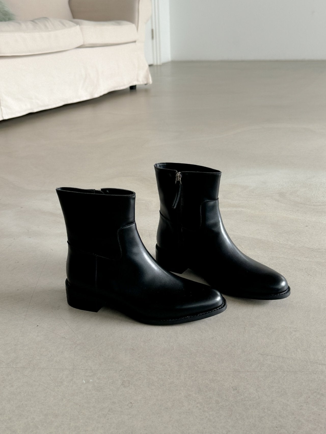 Slim Shaped Simple Ankle Boots