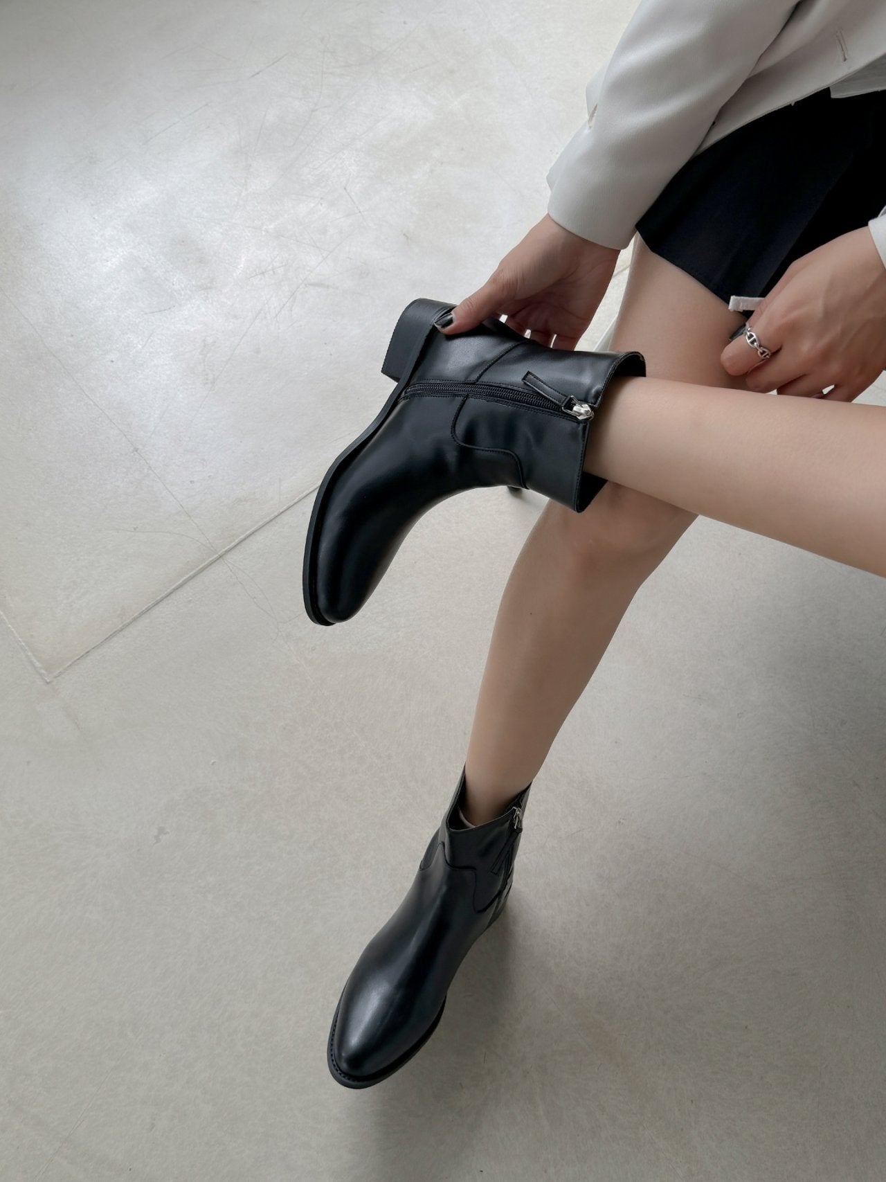 Slim Shaped Simple Ankle Boots