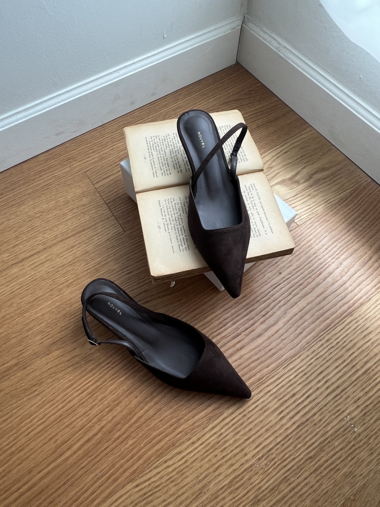 Suede 3 cm sling back