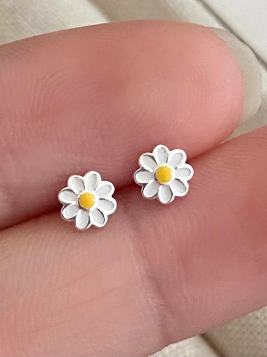 Daisy mini flower earring