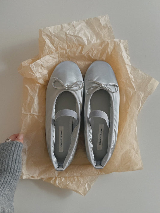 Silver logo ribbon padded flat-2col