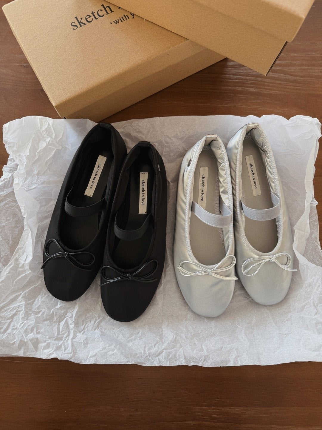 Silver logo ribbon padded flat-2col