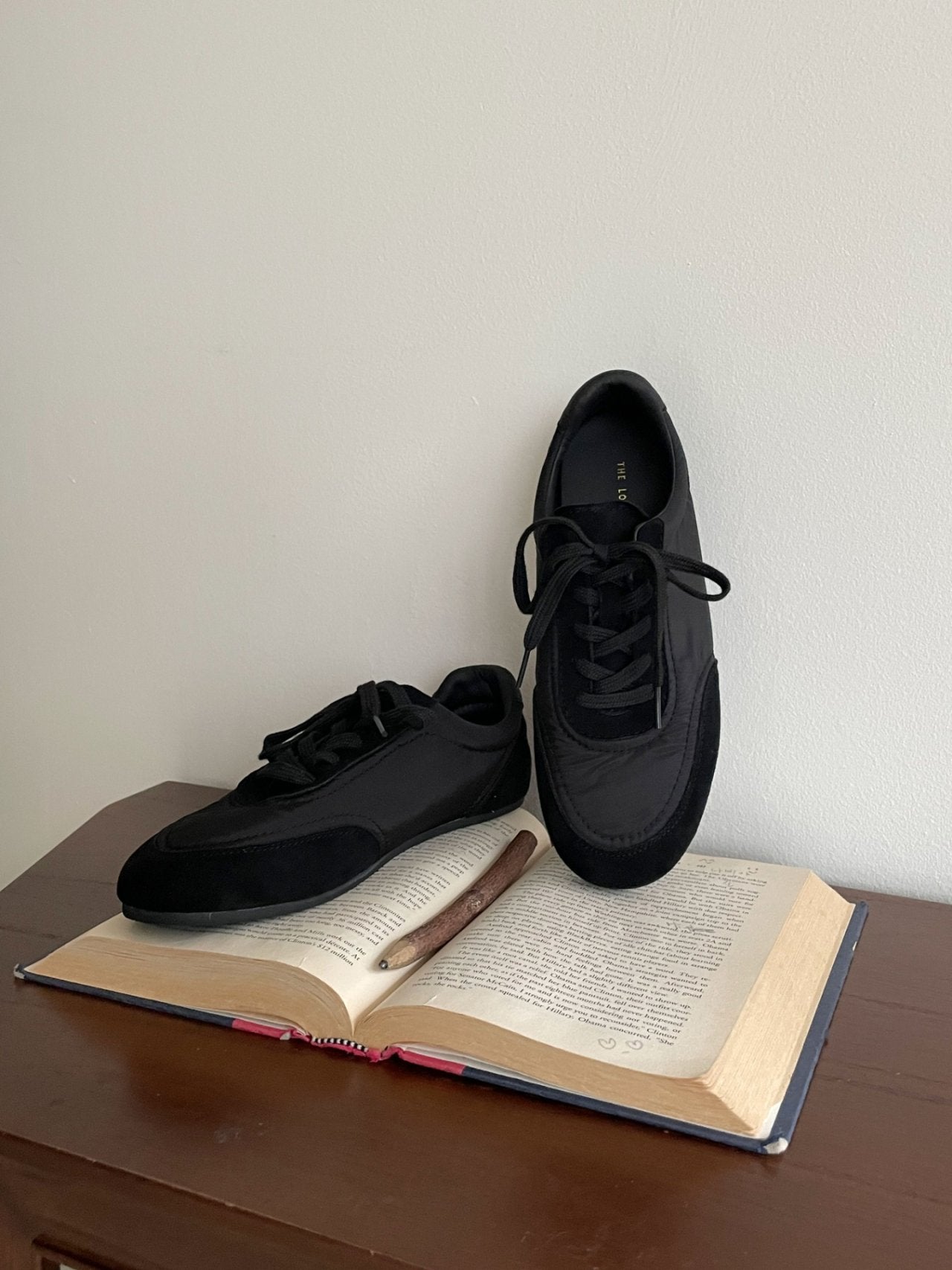 Simple nylon sneakers