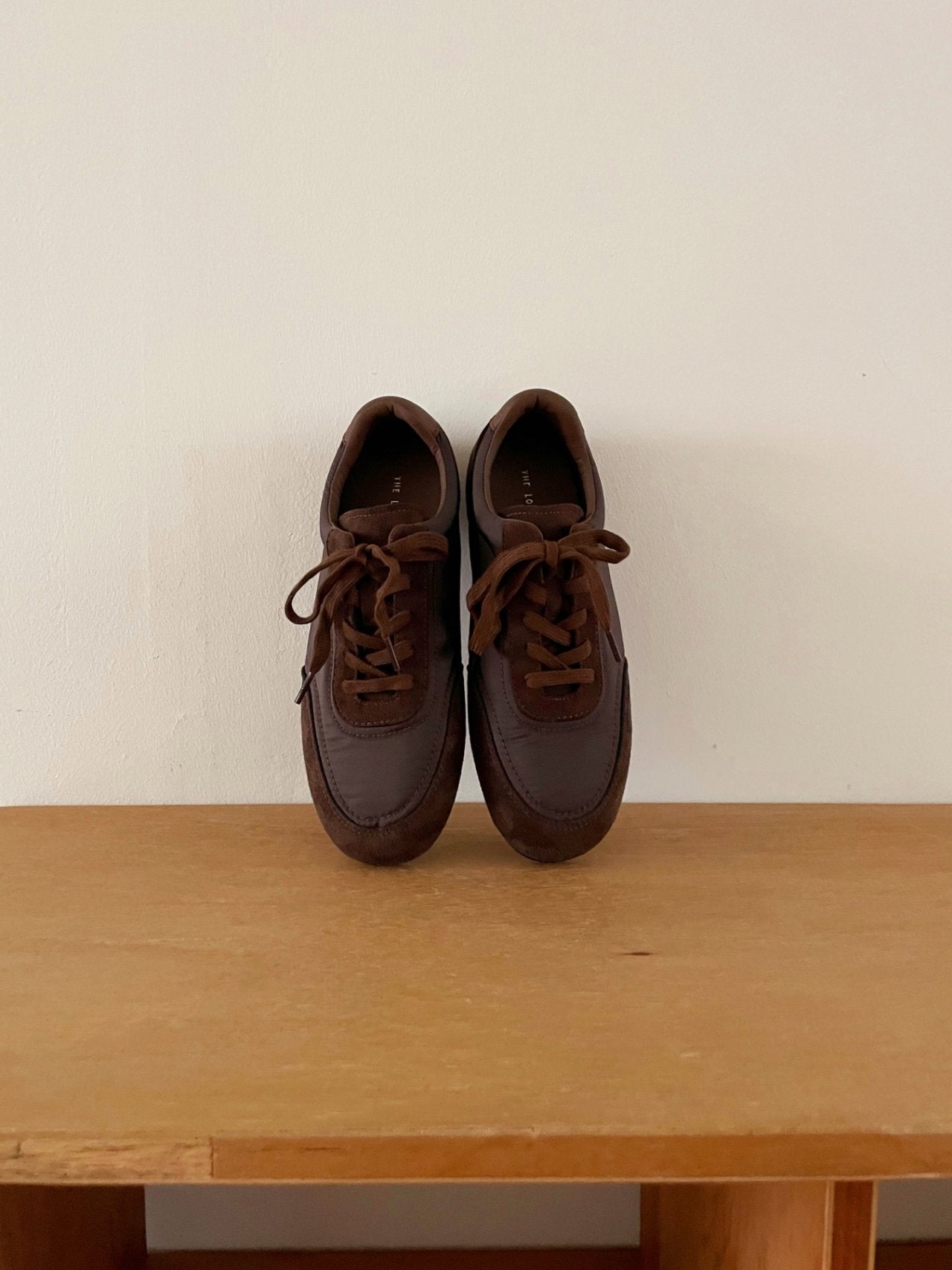 Simple nylon sneakers