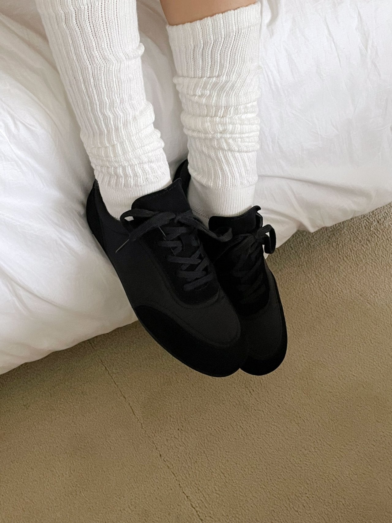 Simple nylon sneakers