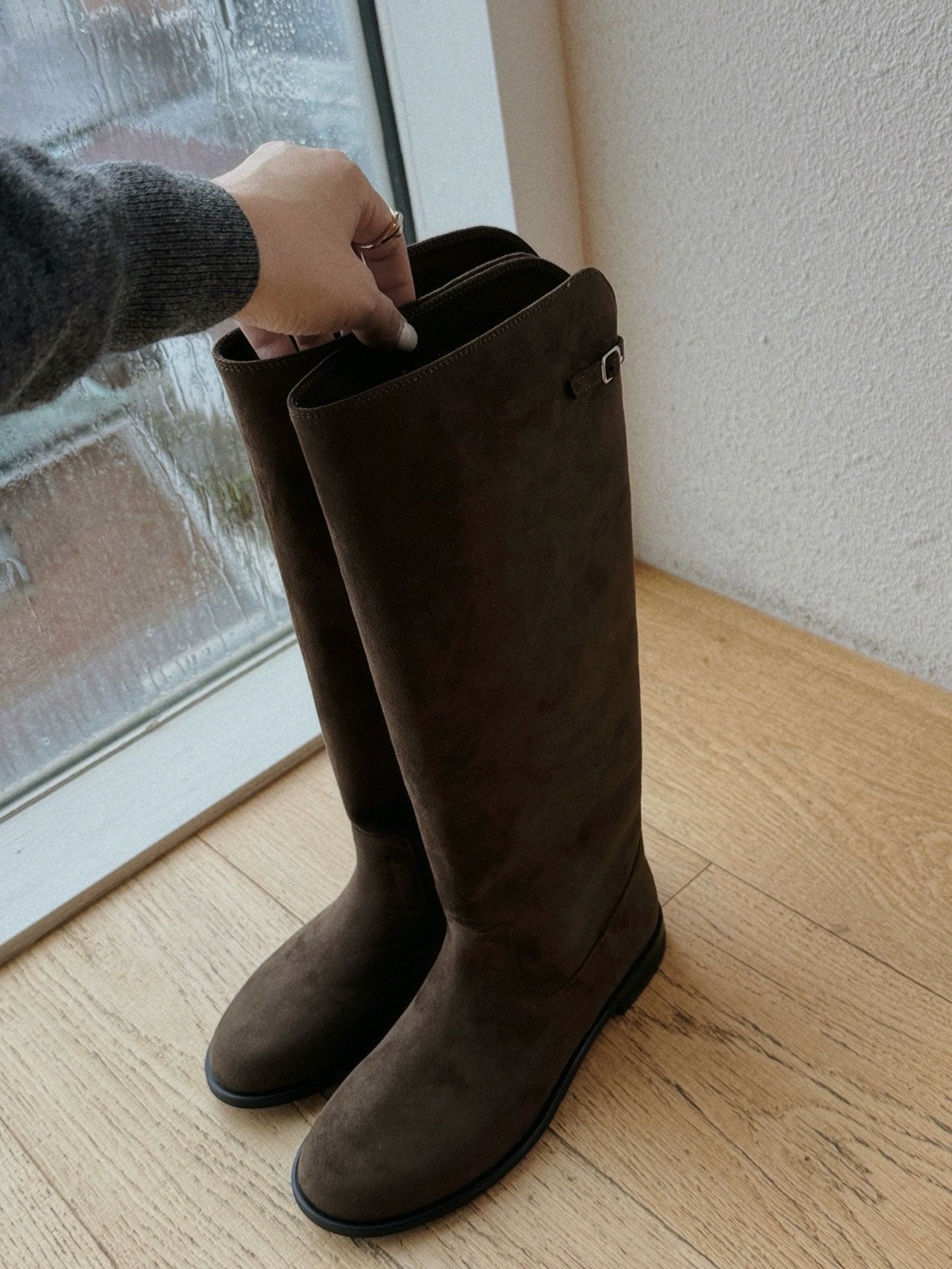 Olive V-Cut Belted Boots-2col