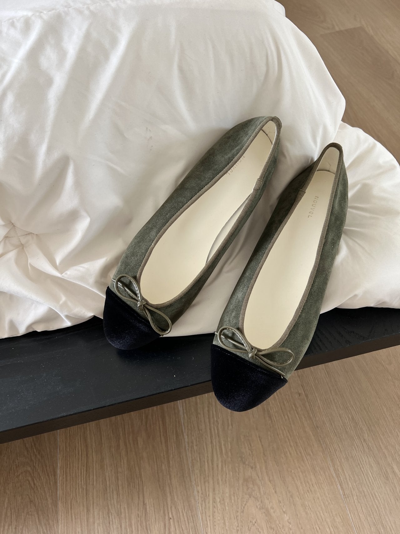 front velvet ribbon suede flat
