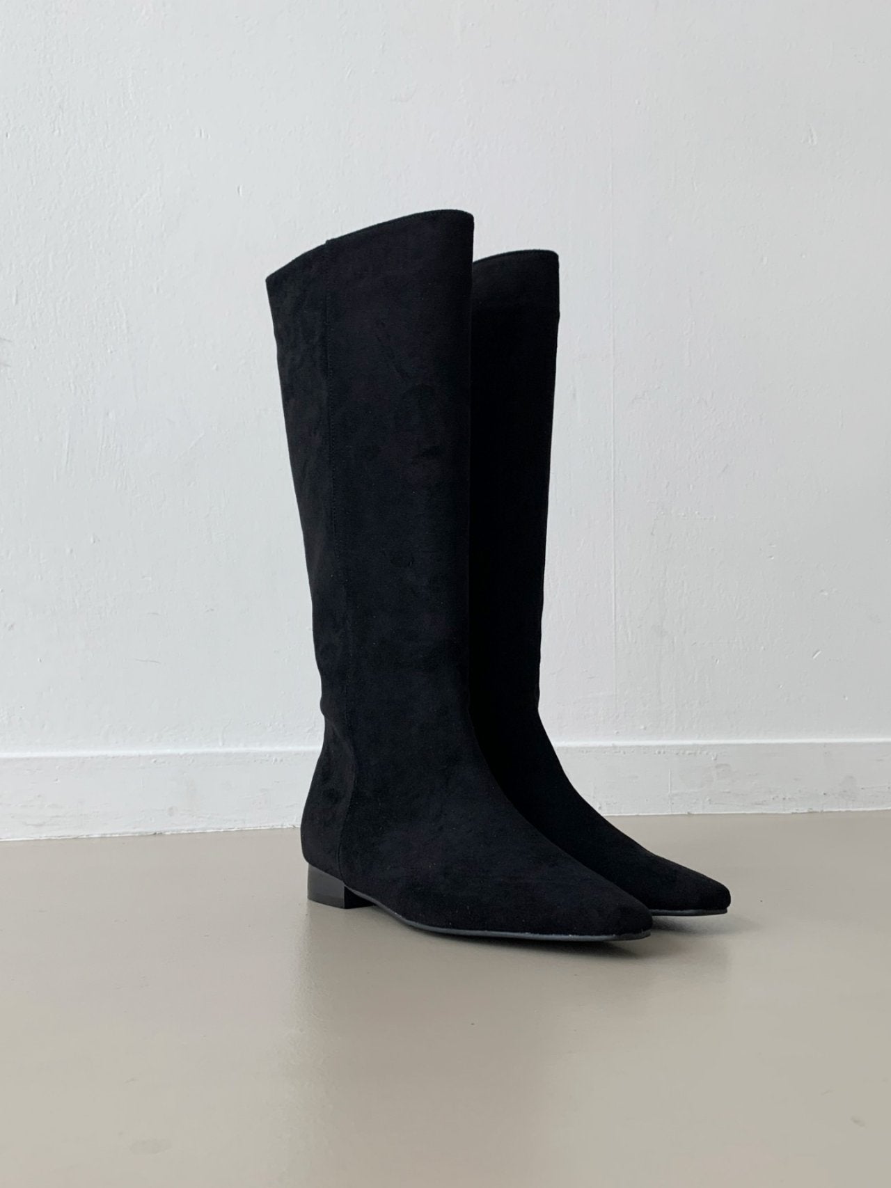 Simple Basic Suede Boots
