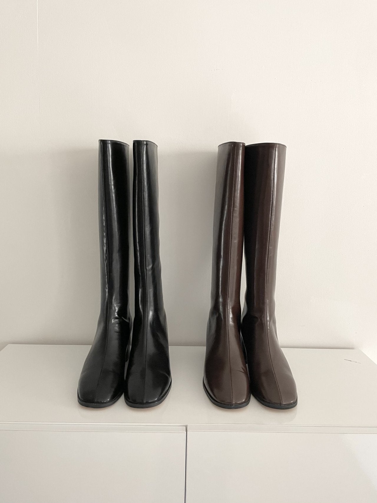 Front slit flat long boots