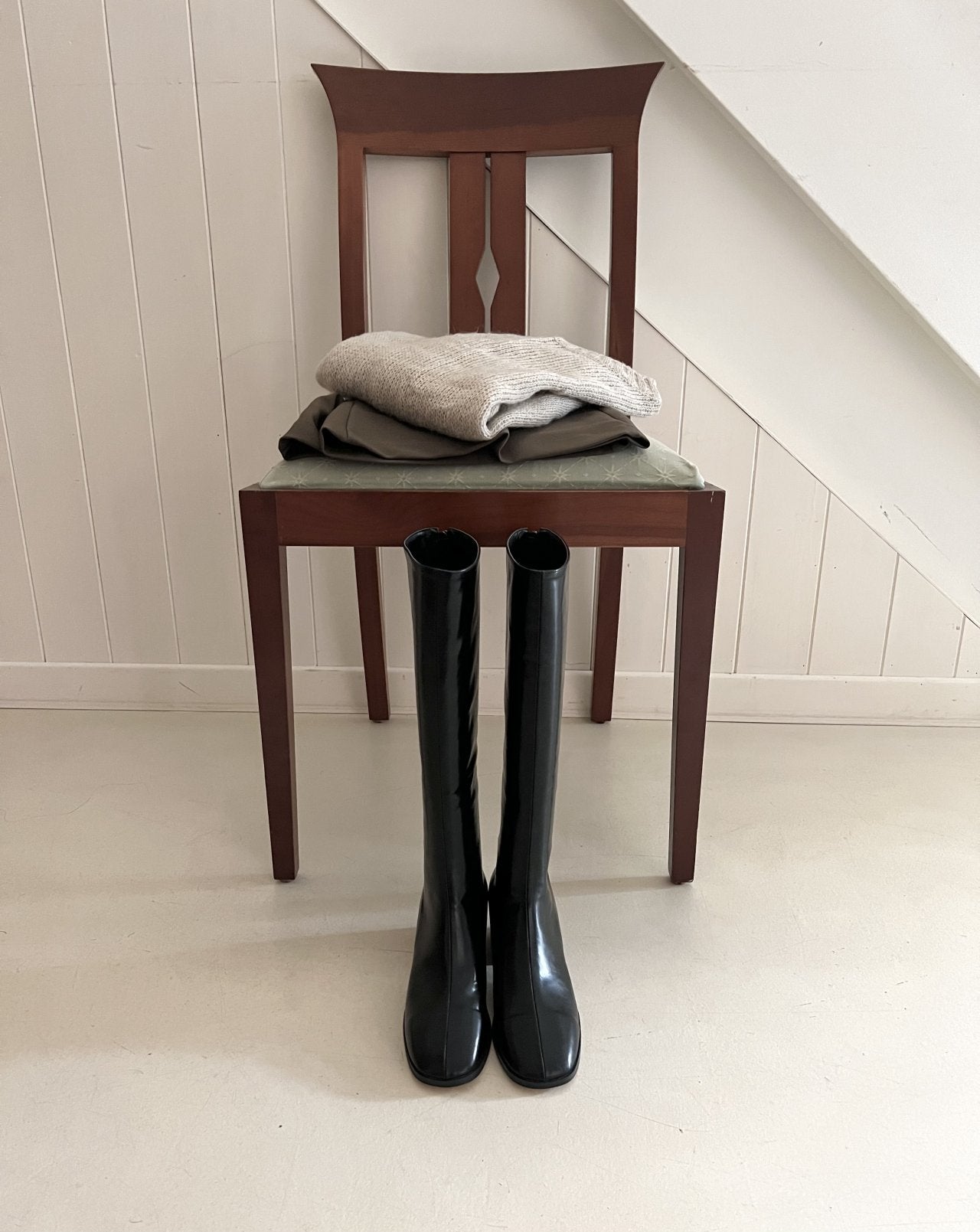 Front slit flat long boots