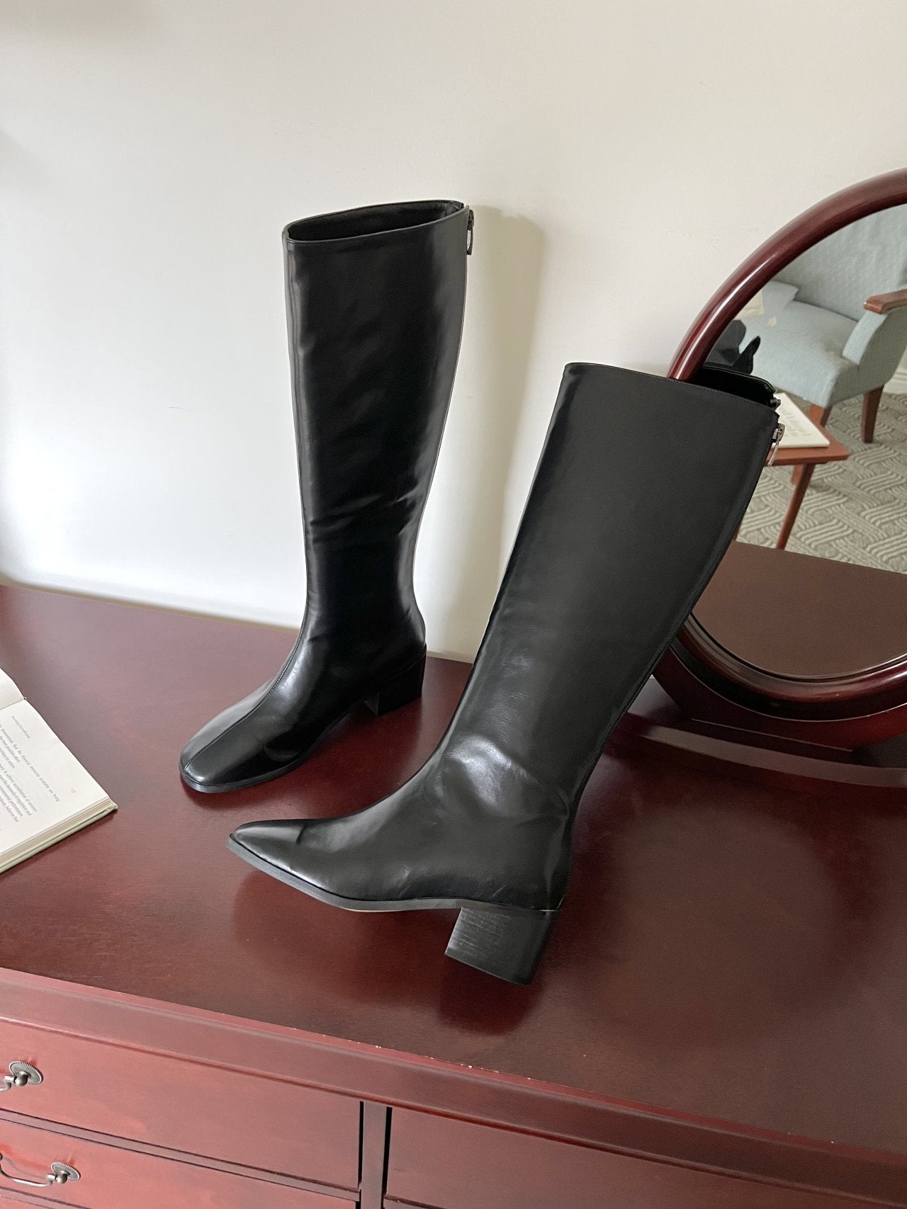 Front slit flat long boots