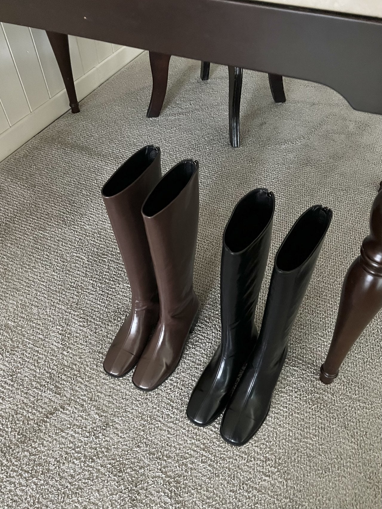 Front slit flat long boots