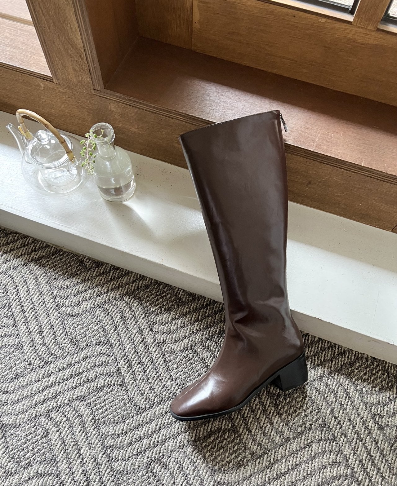 Front slit flat long boots