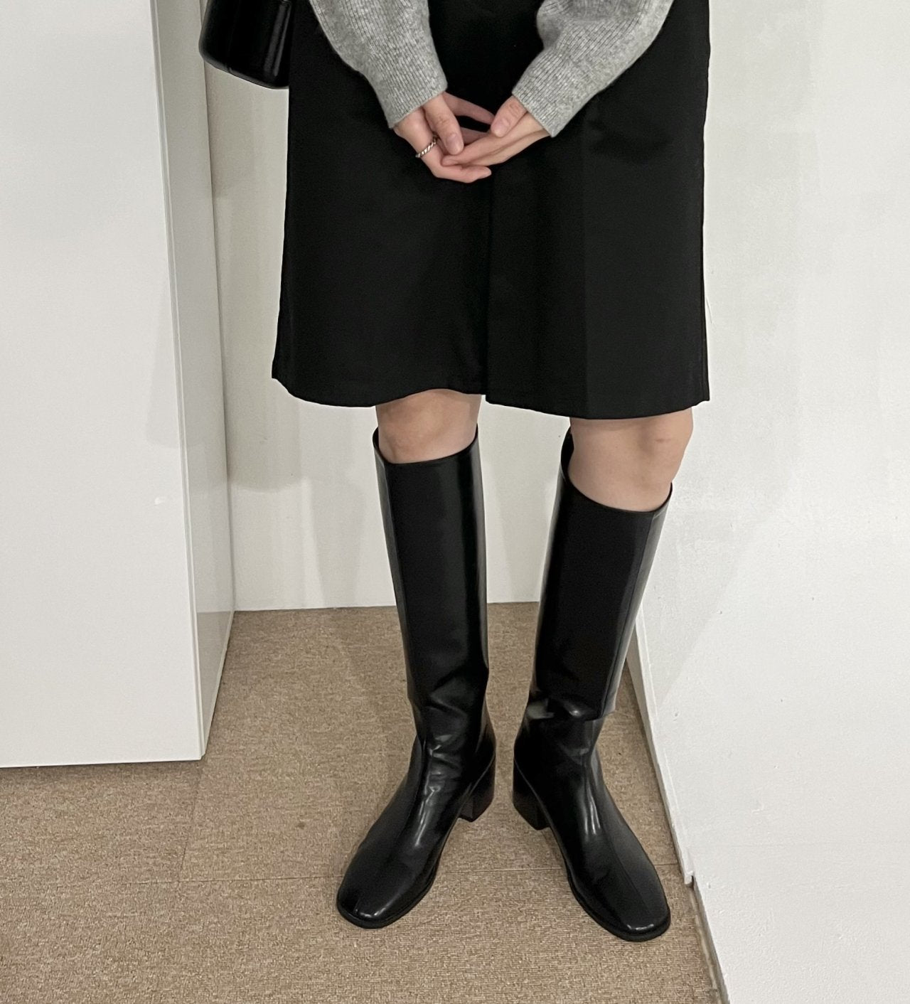 Front slit flat long boots