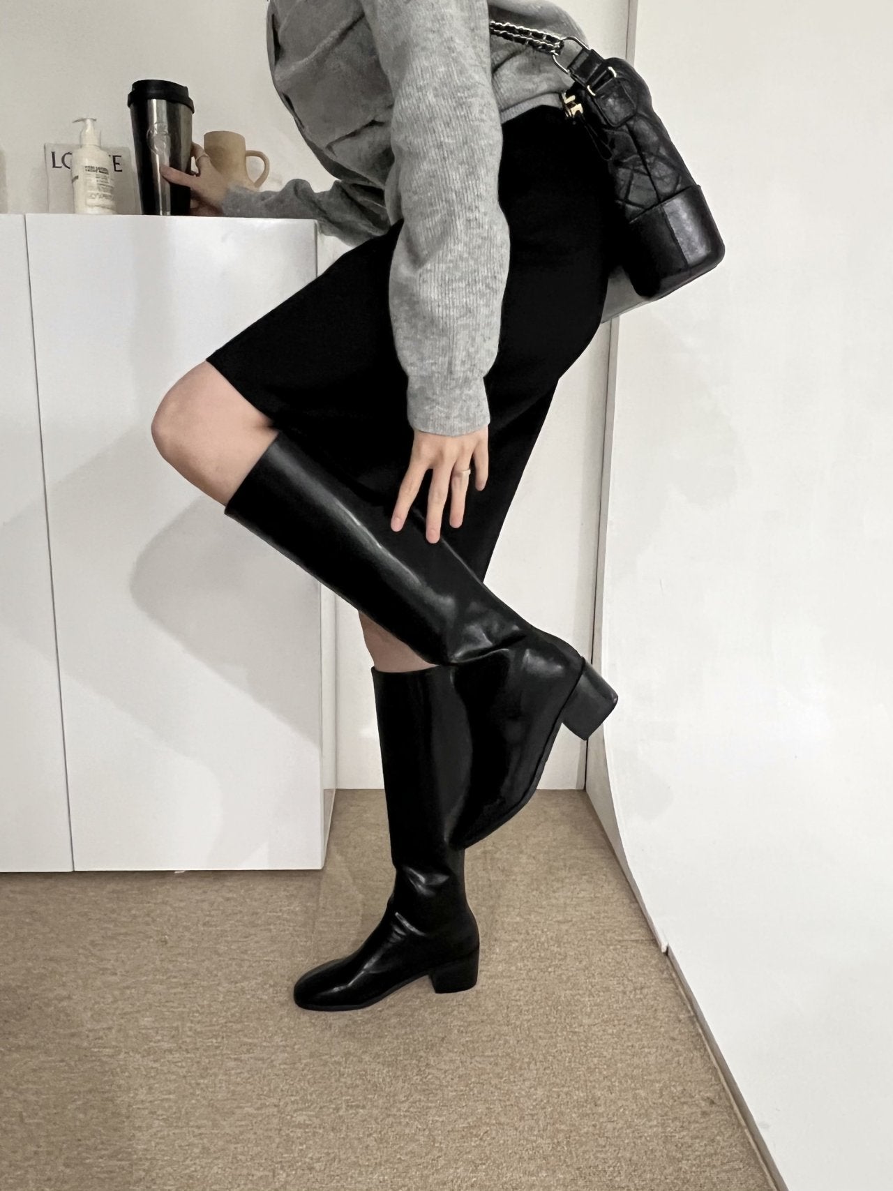 Front slit flat long boots