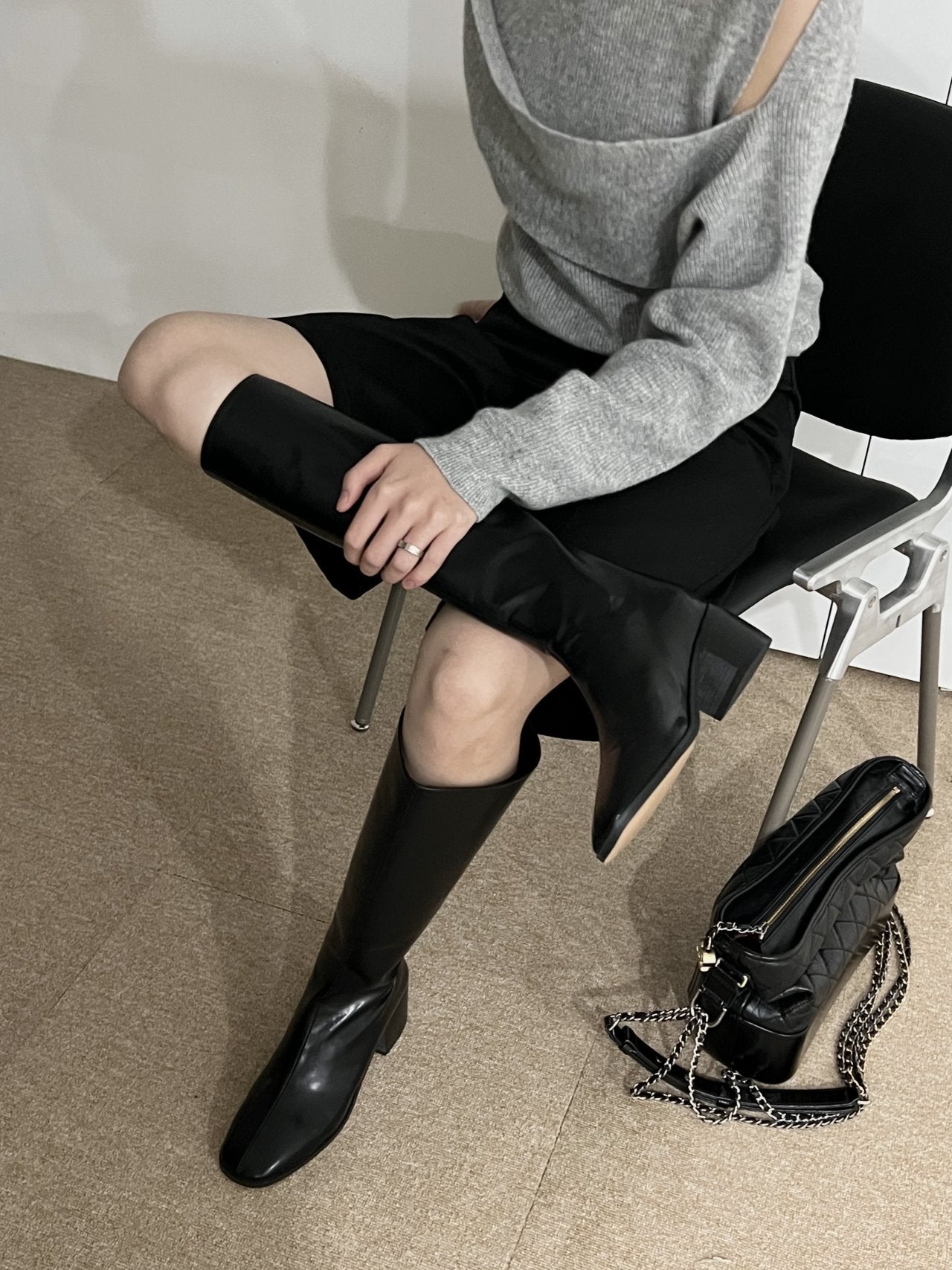 Front slit flat long boots