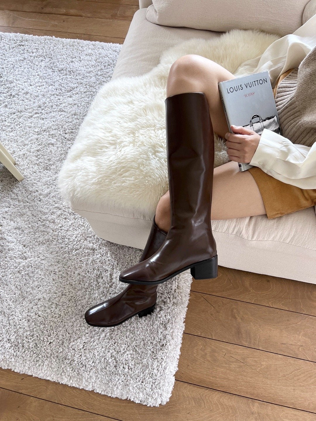 Front slit flat long boots