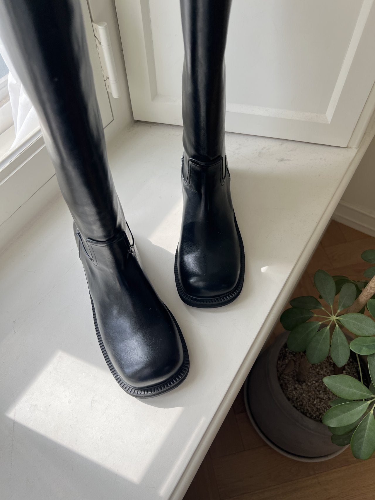 Round Black 4cm Boots
