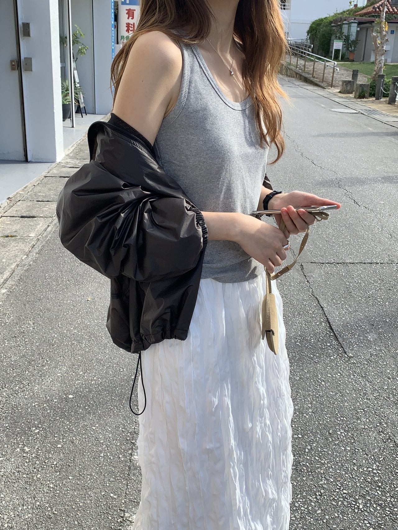 Line U-neck sleeveless-4col