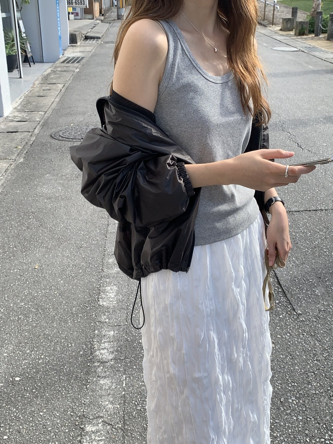 Line U-neck sleeveless-4col