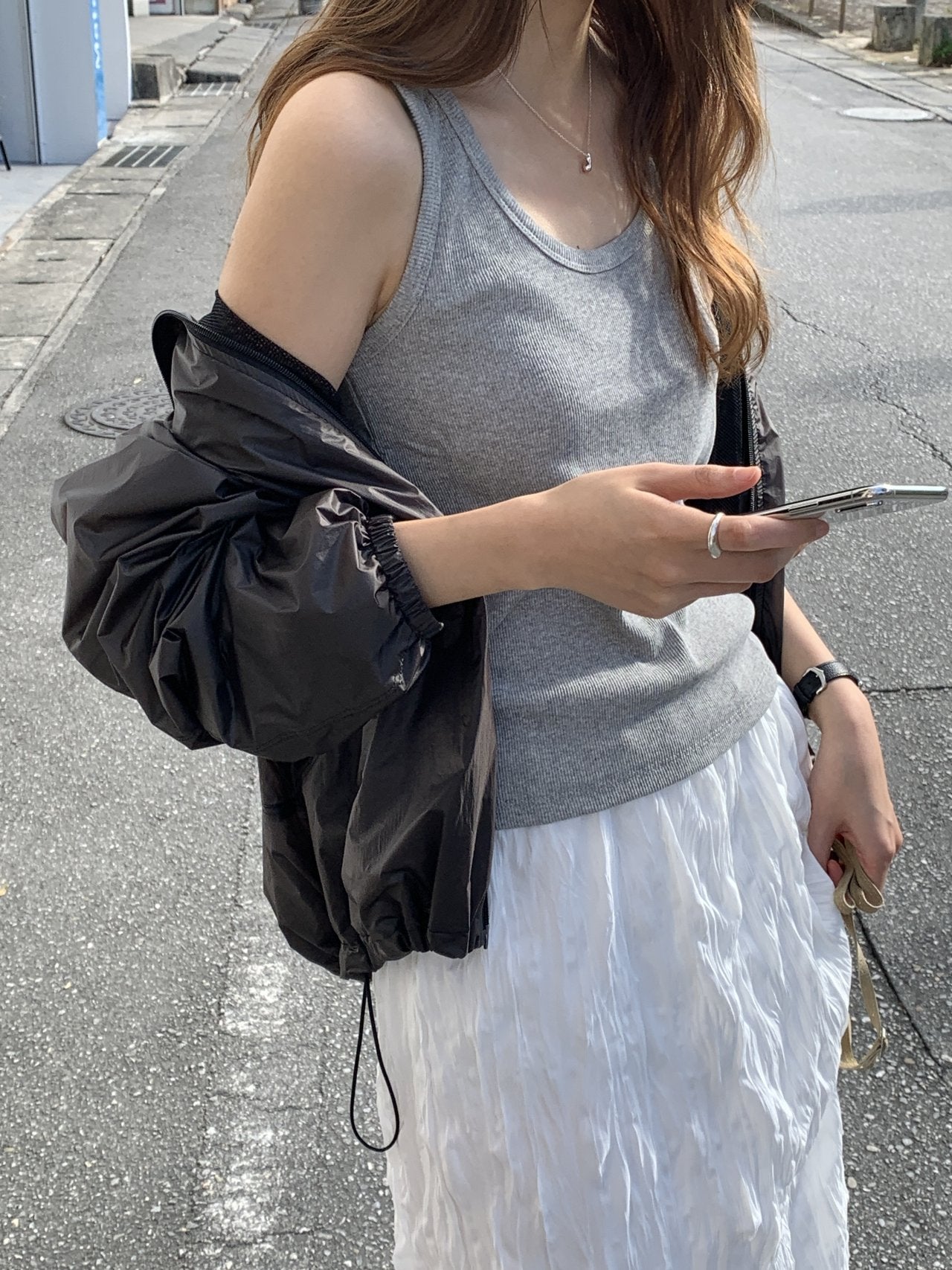 Line U-neck sleeveless-4col