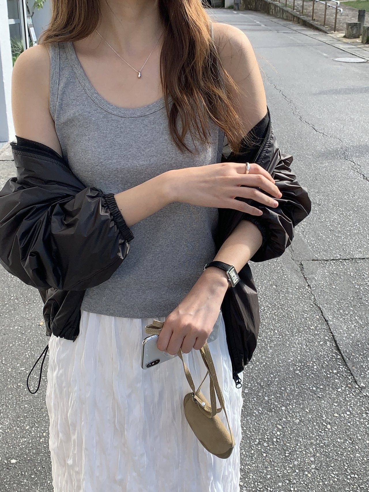 Line U-neck sleeveless-4col