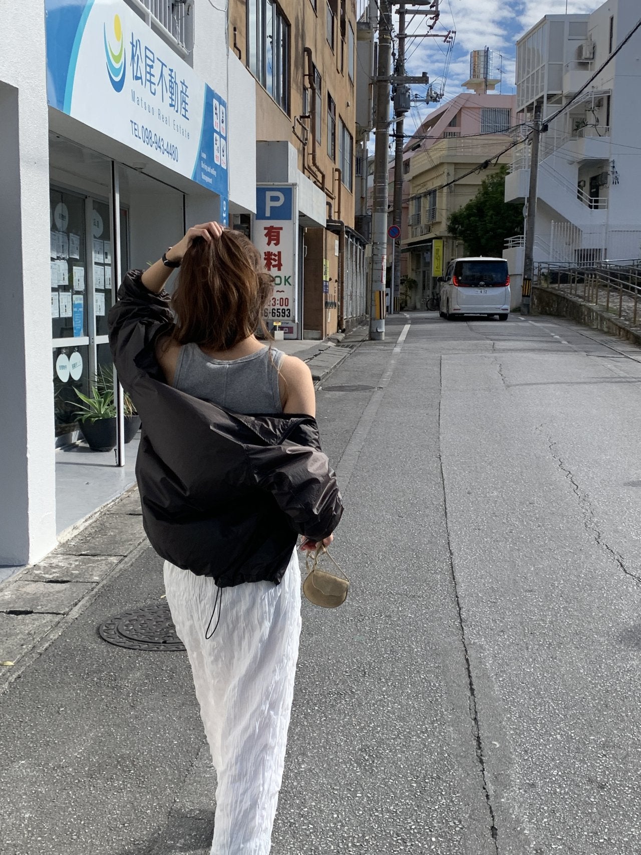 Line U-neck sleeveless-4col