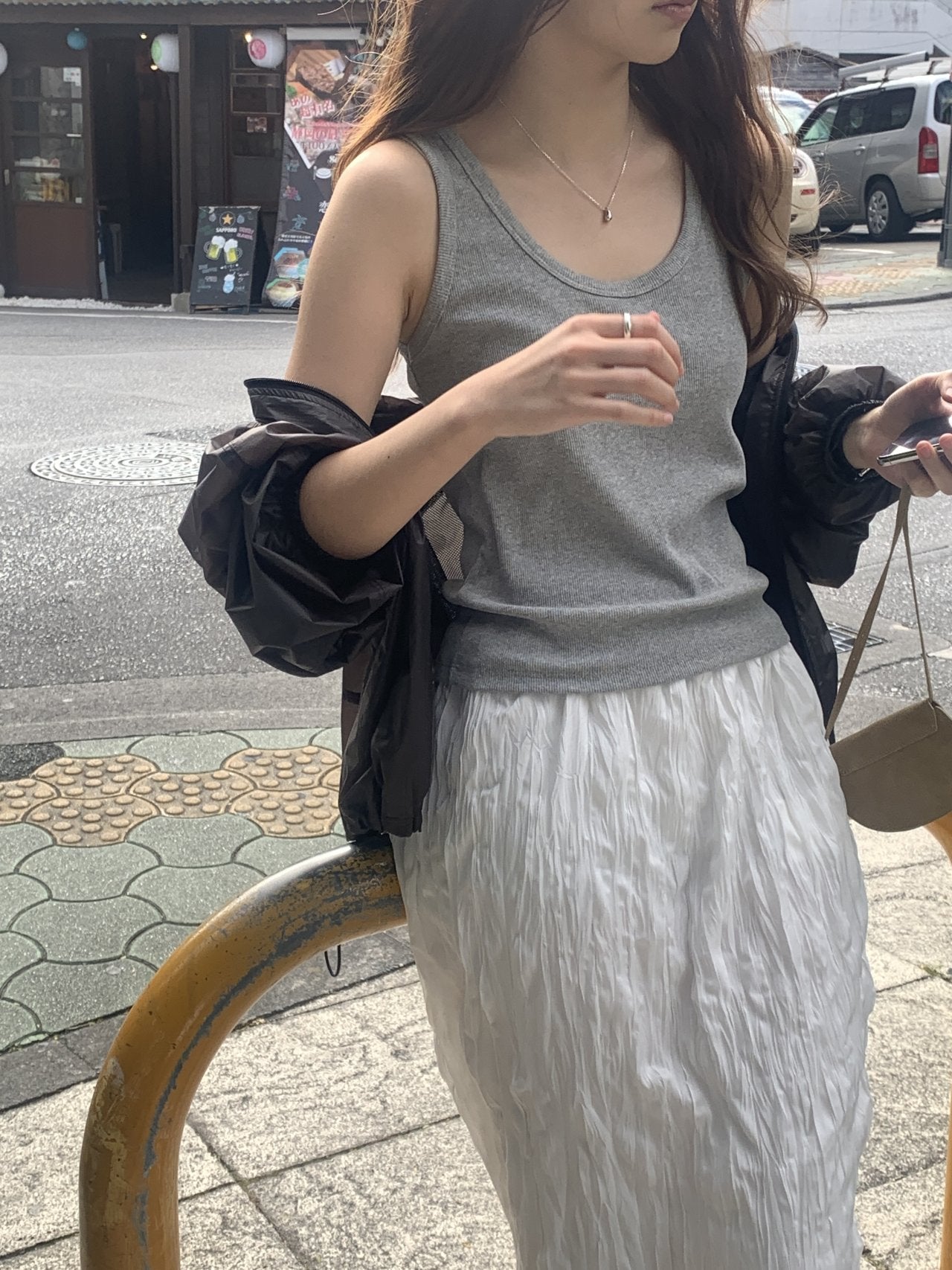 Line U-neck sleeveless-4col