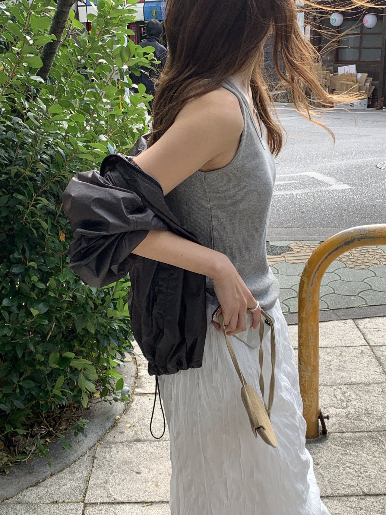 Line U-neck sleeveless-4col