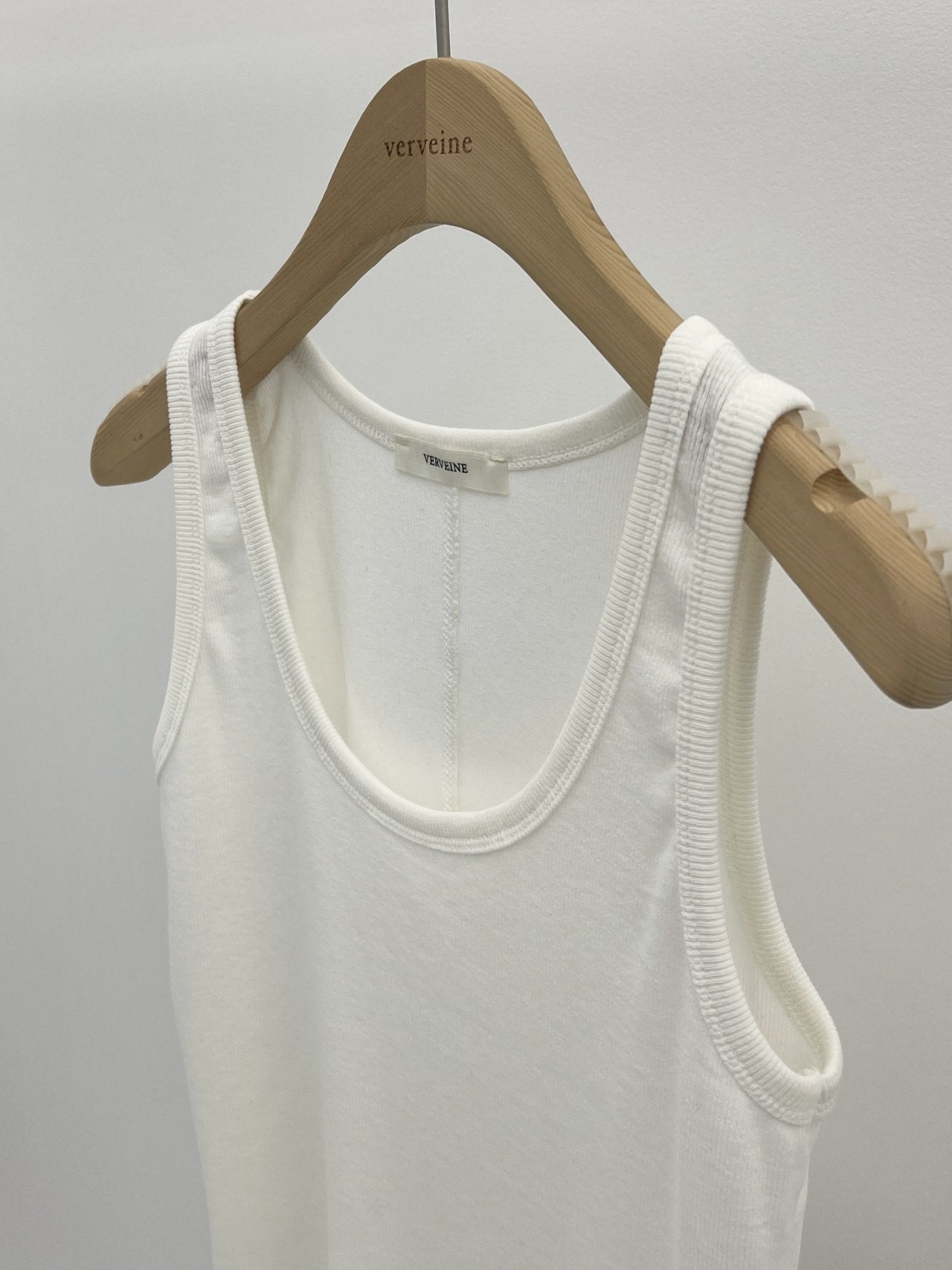 Line U-neck sleeveless-4col