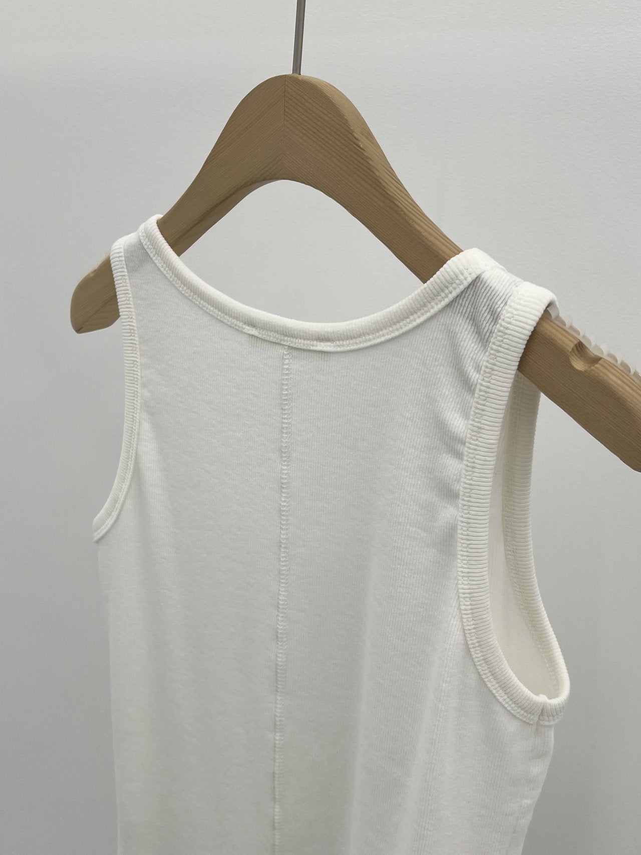 Line U-neck sleeveless-4col