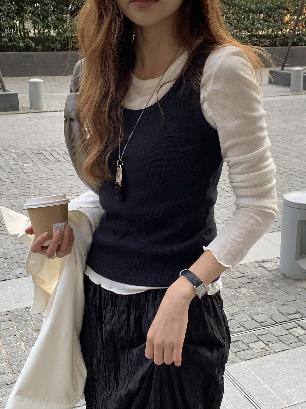 Line U-neck sleeveless-4col